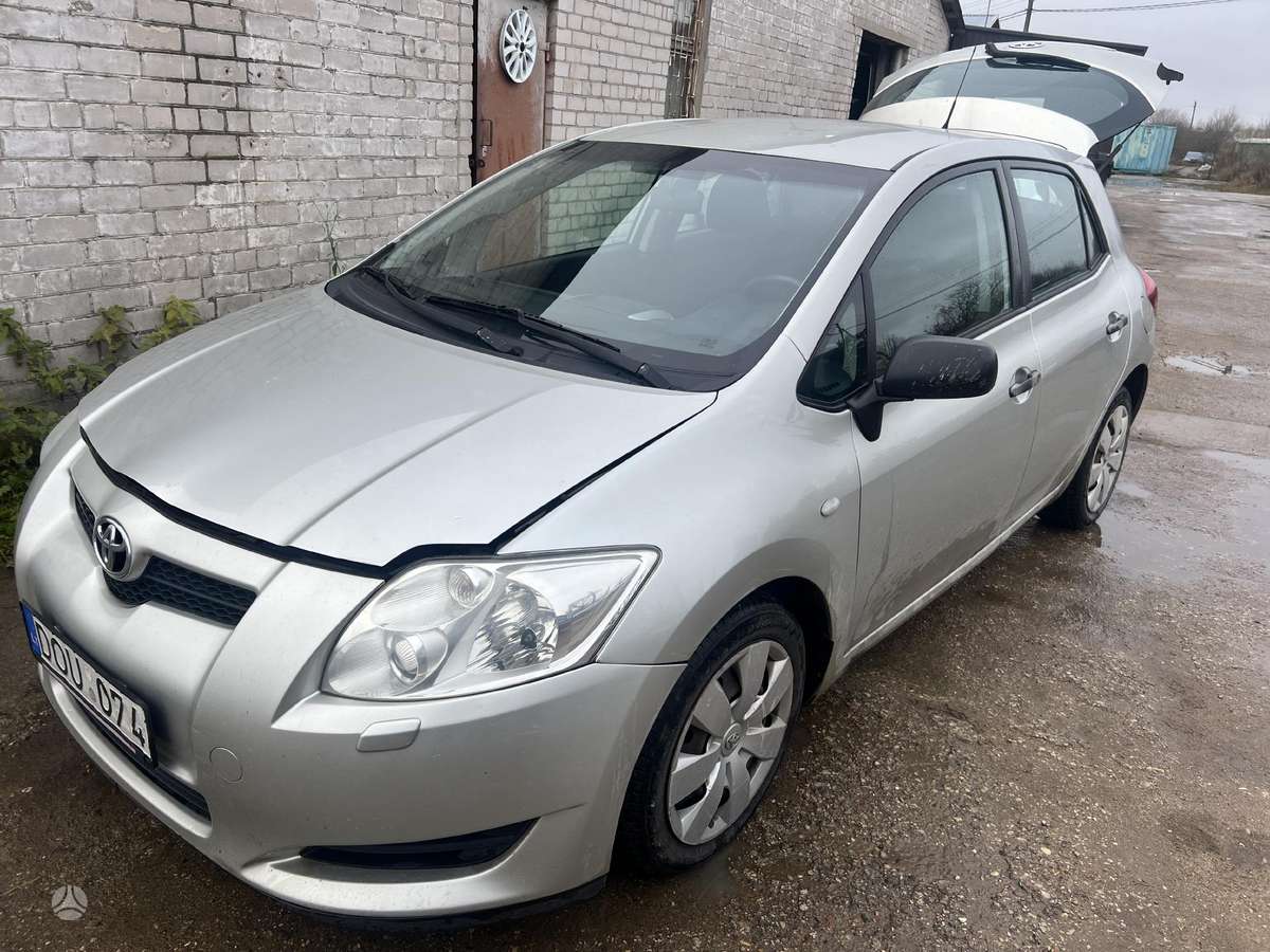Toyota Auris по частям