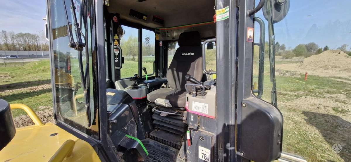 Komatsu D61PX-24, бульдозеры