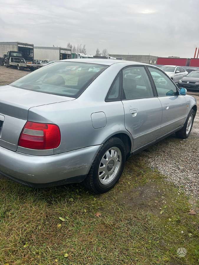 Audi A4, 1.6 l., Седан