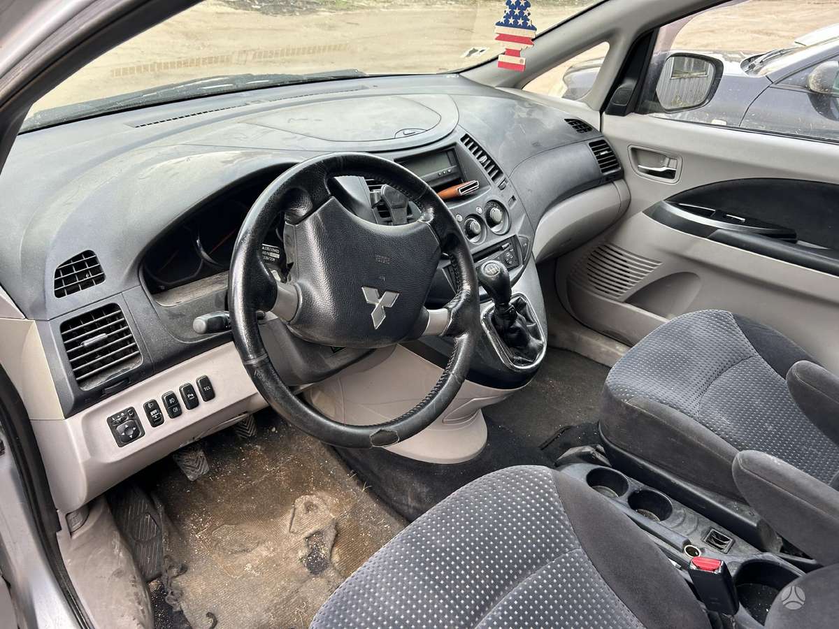 Mitsubishi Grandis Dalis pristatome