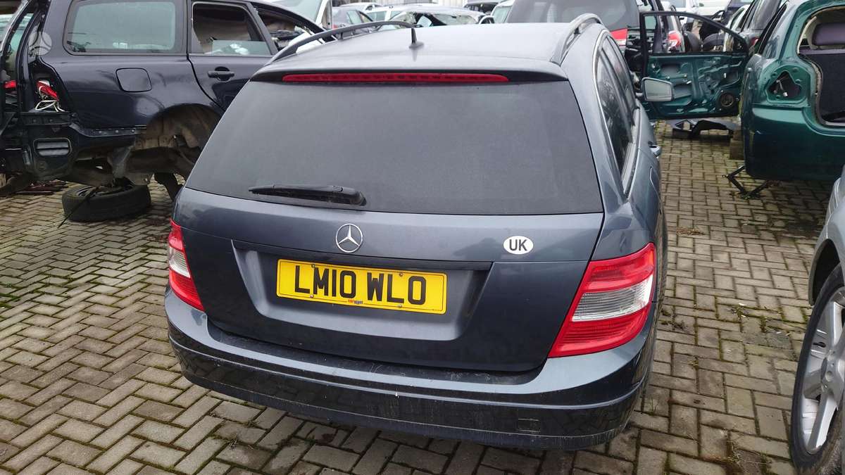 Mercedes-Benz C klasė dalimis