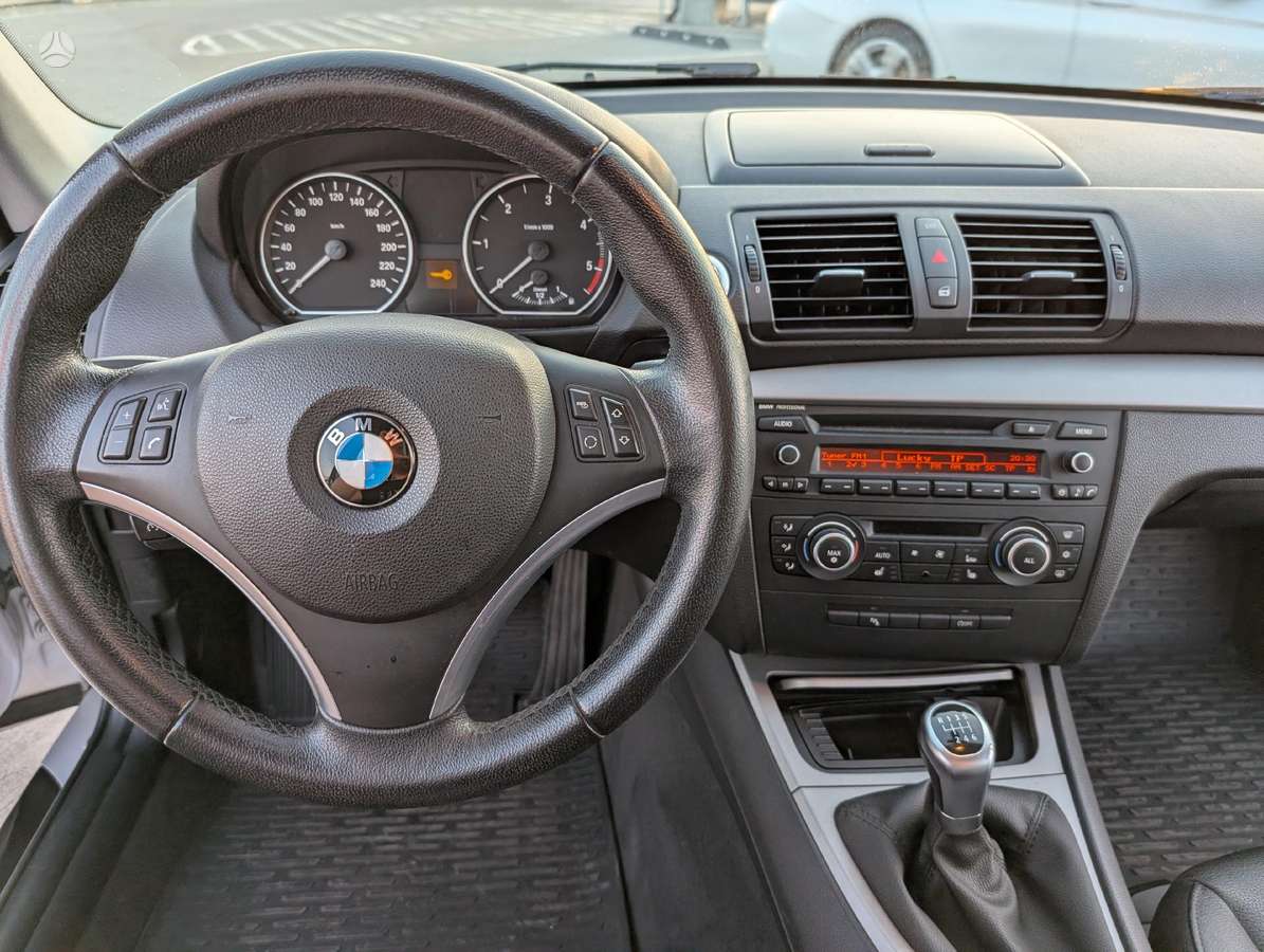 BMW 118, 2.0 l., hatchback