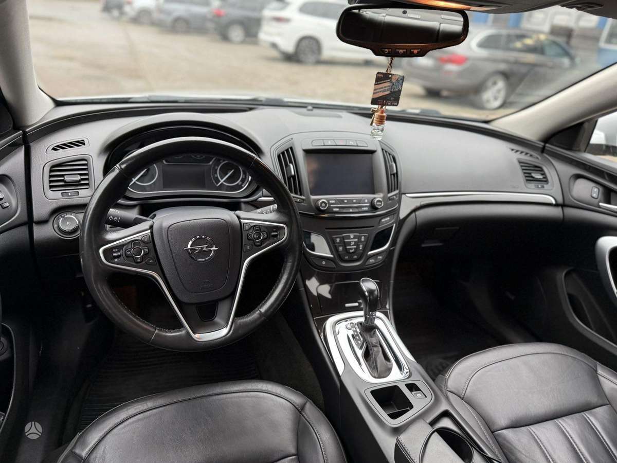 Opel Insignia, 2.0 l., Седан