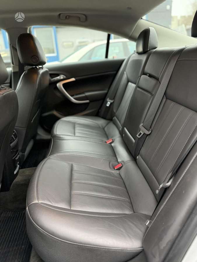 Opel Insignia, 2.0 l., Седан