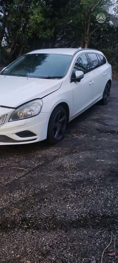 Volvo V60 dalimis