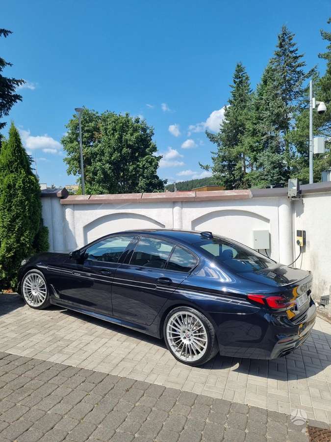 BMW M550, 4.4 l., sedanas