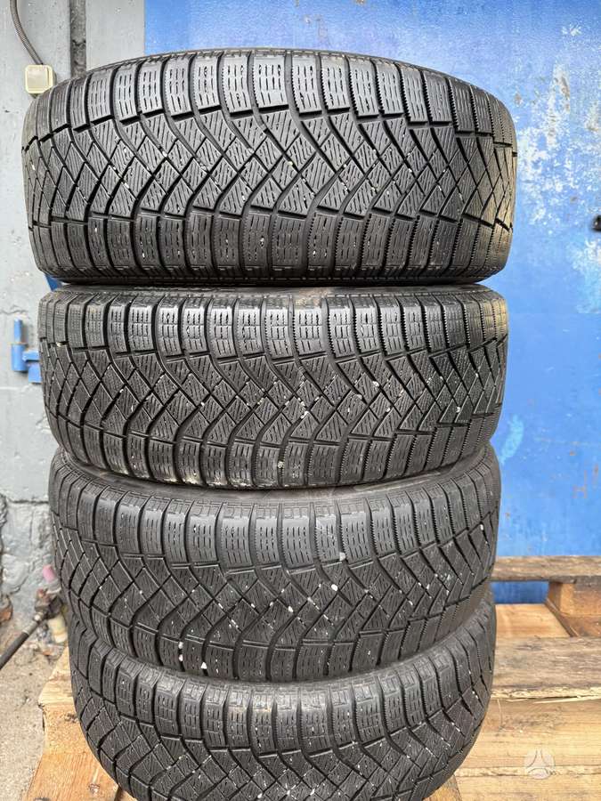 Pirelli Ice zero R, žieminės 215/55 R18