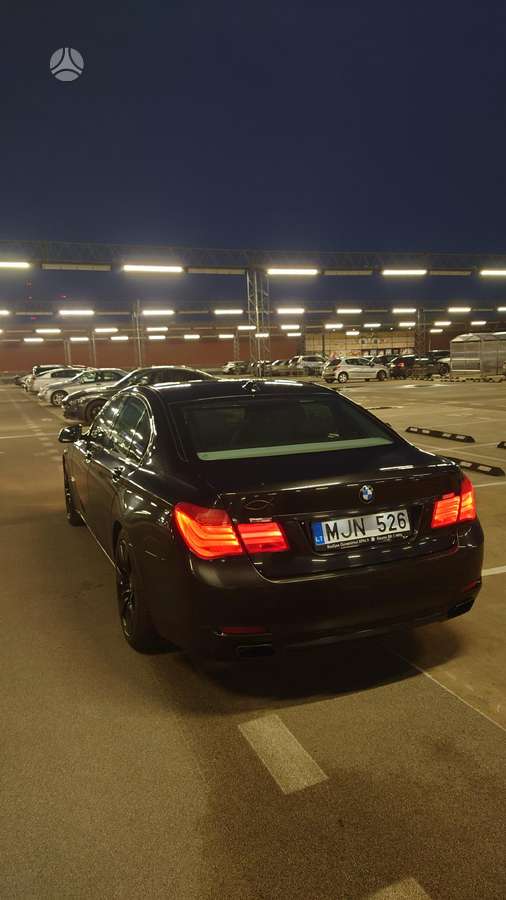 BMW 750, 4.4 l., Седан