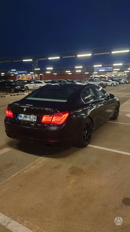 BMW 750, 4.4 l., Седан