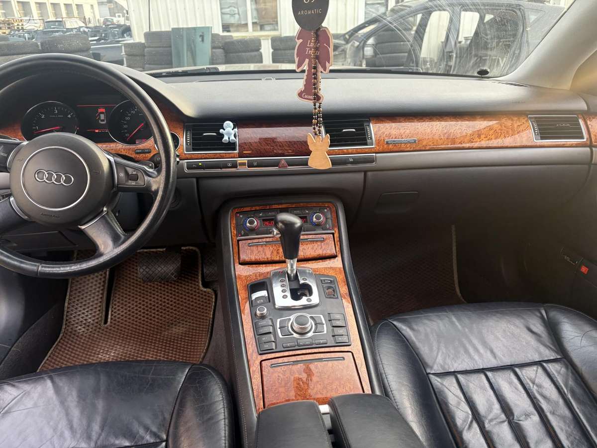 Audi A8 37068366700