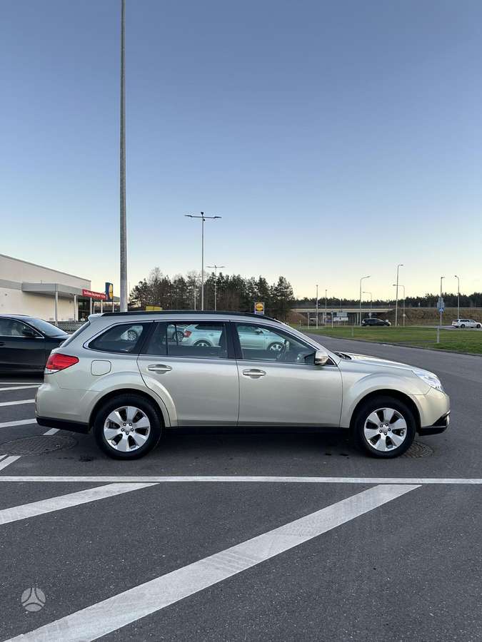 Subaru Outback, 2.5 l., off-road / crossover