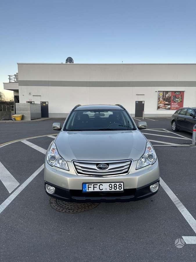 Subaru Outback, 2.5 l., off-road / crossover