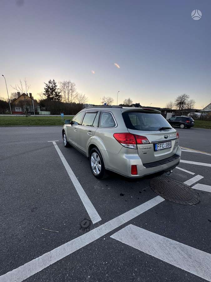 Subaru Outback, 2.5 l., off-road / crossover