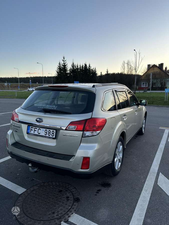 Subaru Outback, 2.5 l., off-road / crossover