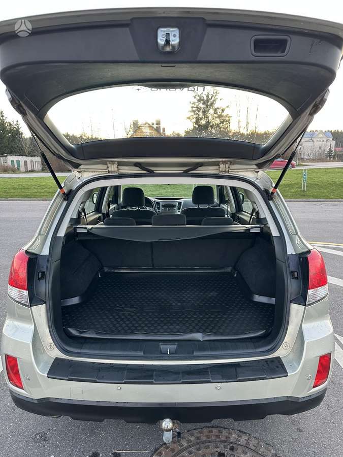 Subaru Outback, 2.5 l., off-road / crossover