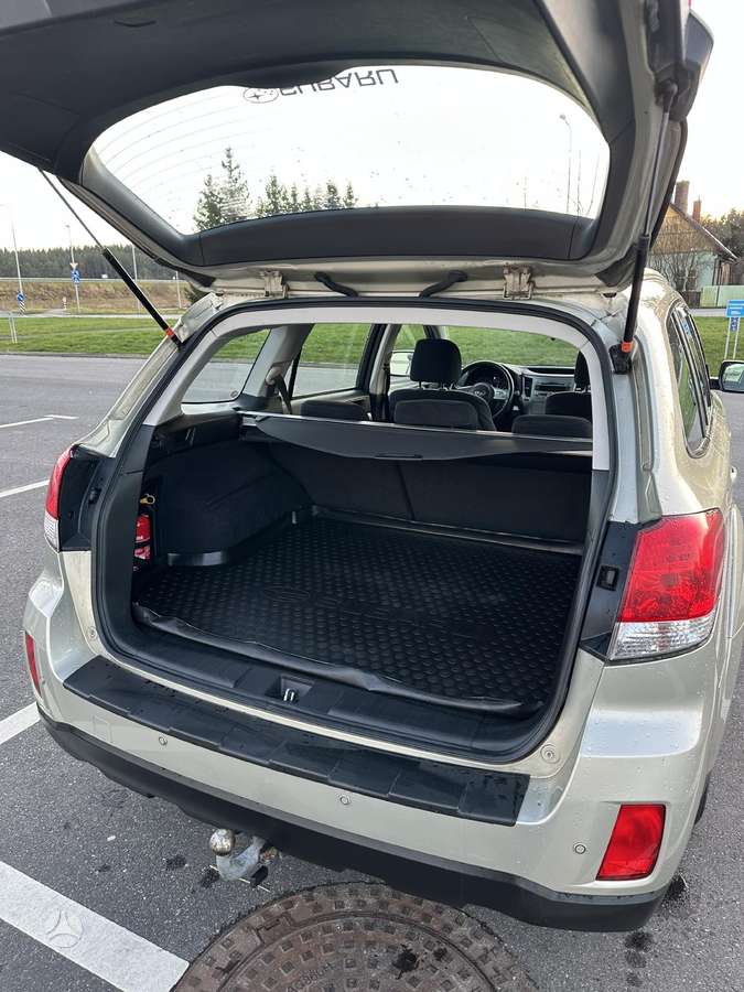Subaru Outback, 2.5 l., off-road / crossover