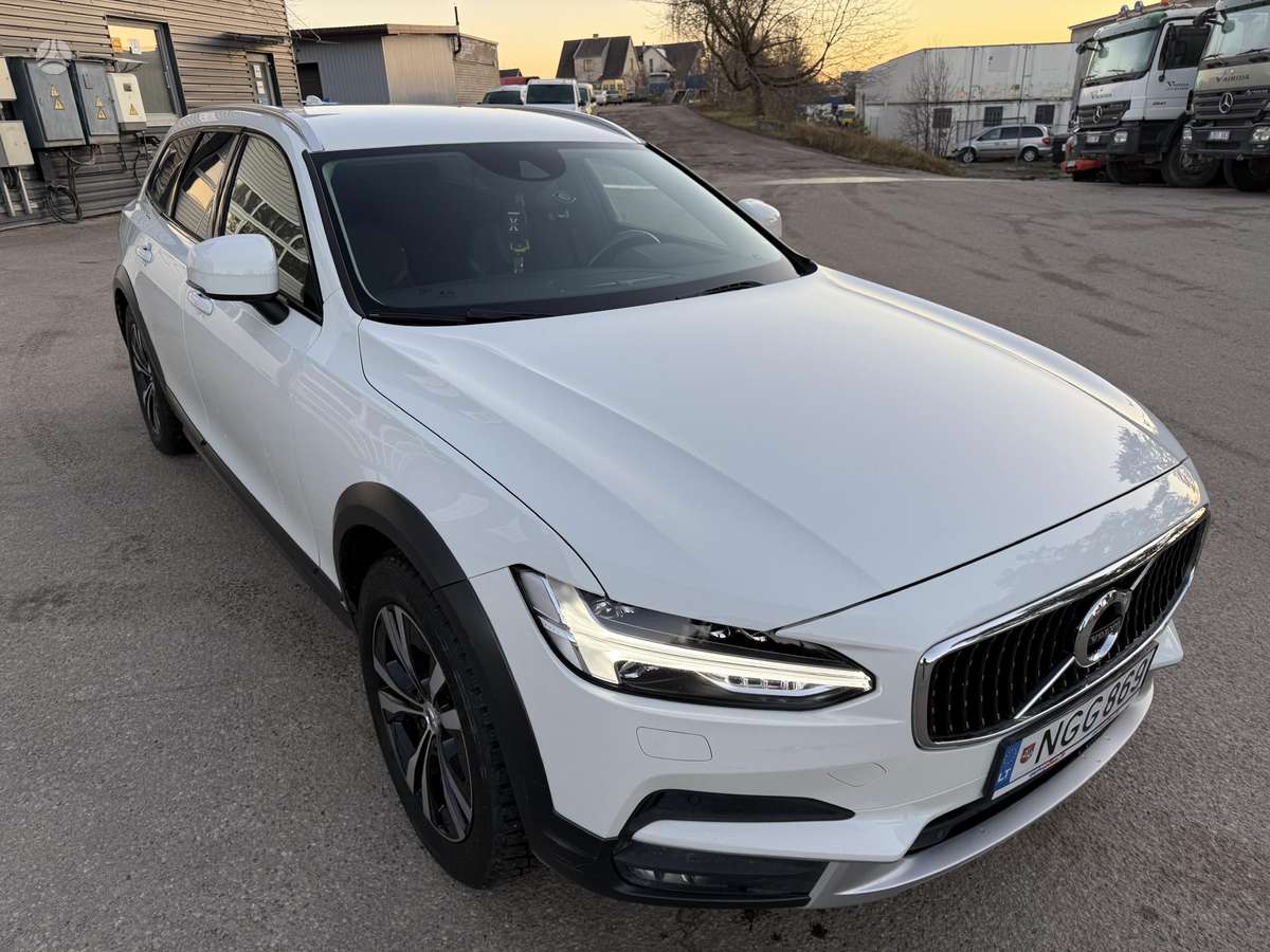 Volvo V90 Cross Country - 10