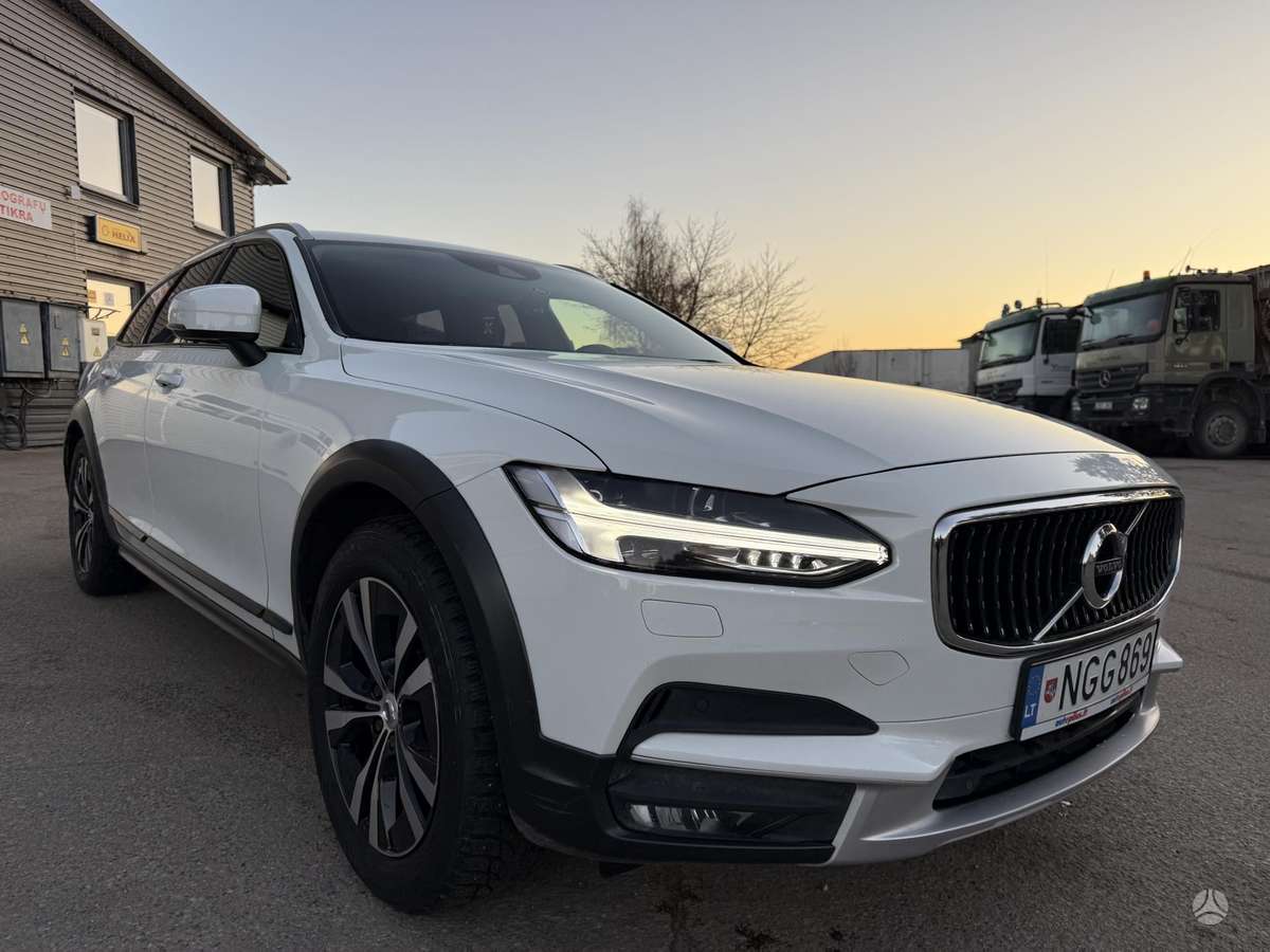 Volvo V90 Cross Country - 4