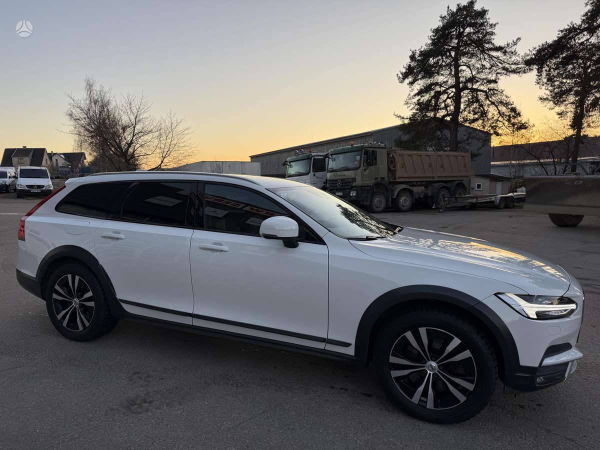 Volvo V90 Cross Country - 7