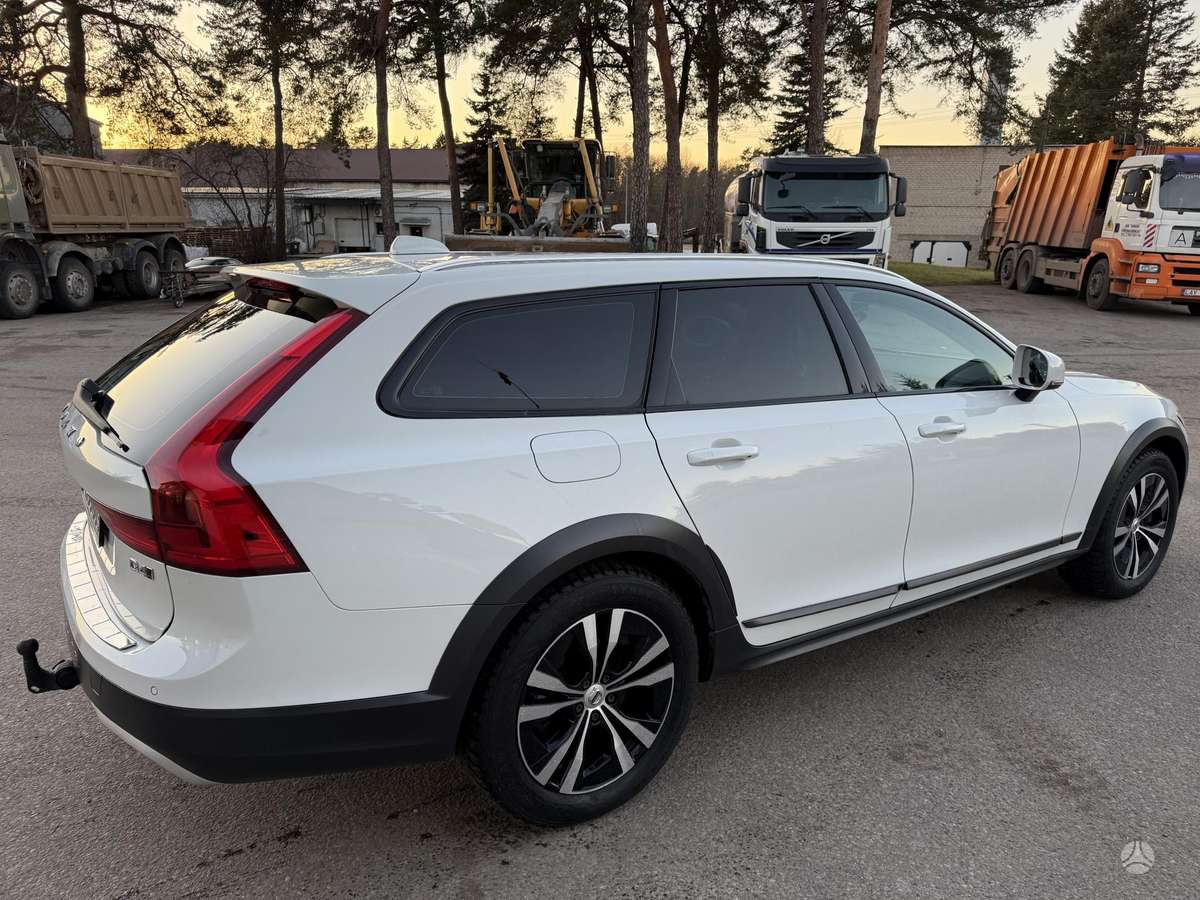 Volvo V90 Cross Country - 5