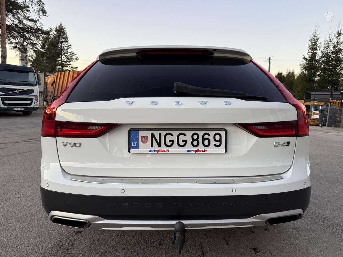 Volvo V90 Cross Country - 12