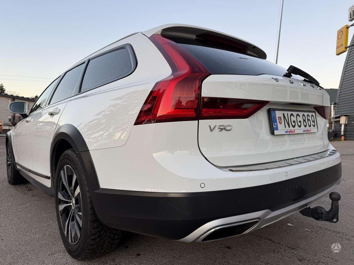 Volvo V90 Cross Country - 9