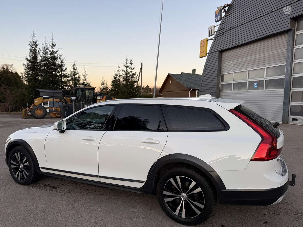 Volvo V90 Cross Country - 2