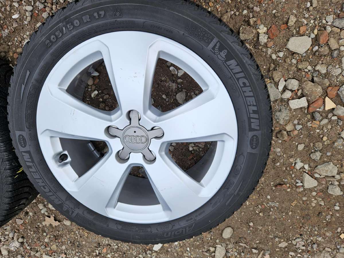 Audi A3, lengvojo lydinio, R17