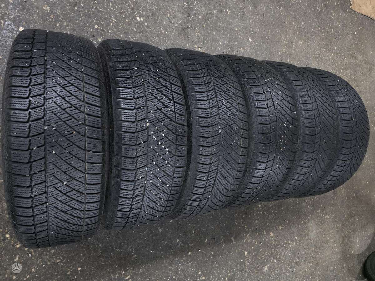 Continental, universalios 215/55 R17