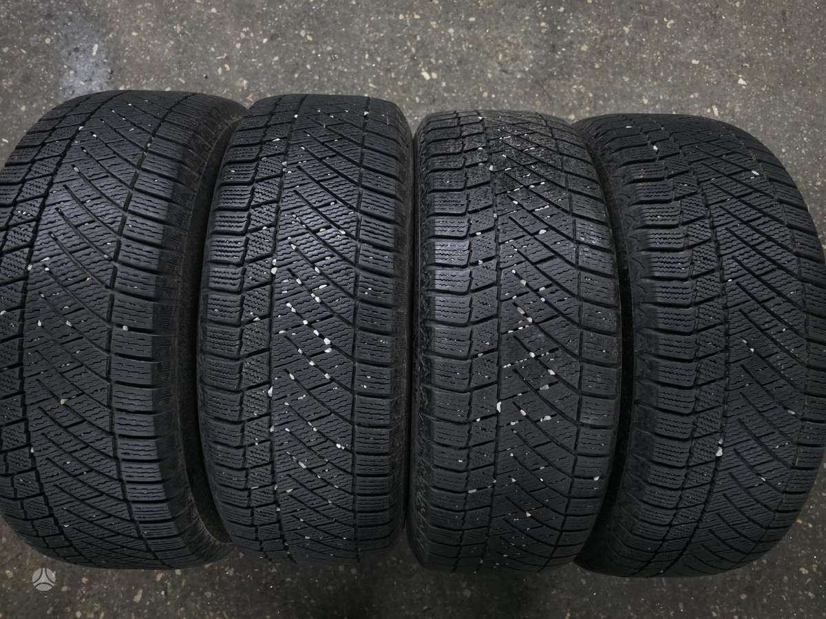 Continental, universalios 215/55 R17