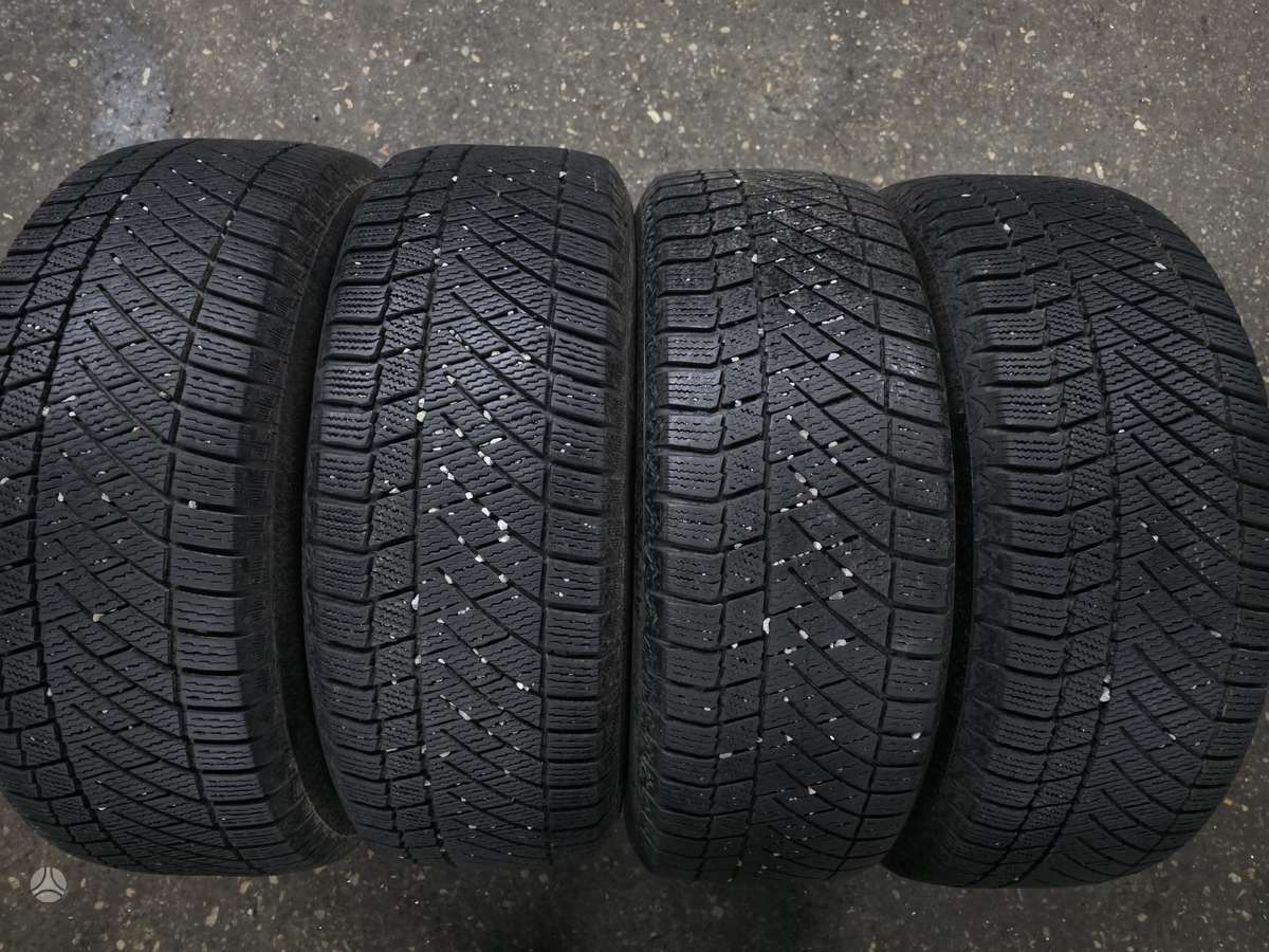 Continental, universalios 215/60 R17