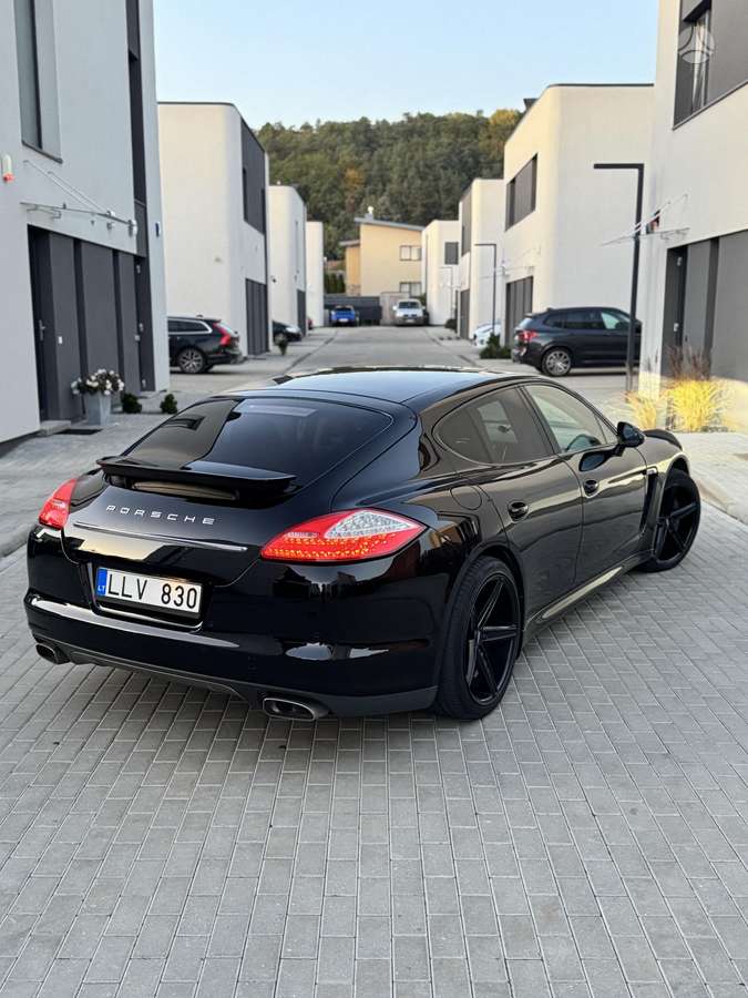 Porsche Panamera - 4