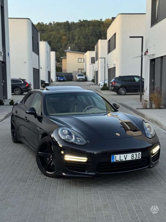 Porsche Panamera - 1