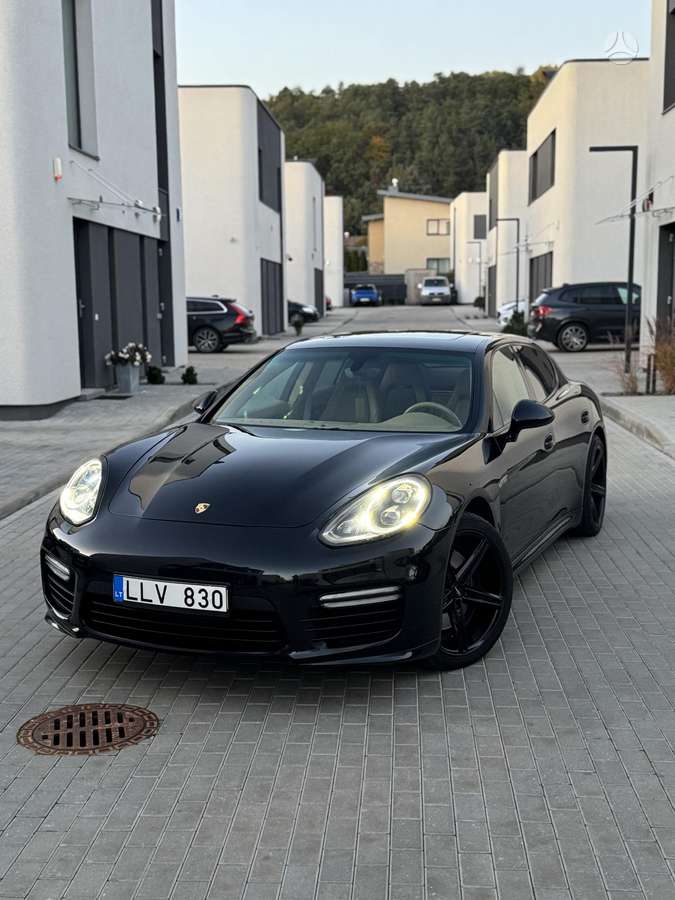 Porsche Panamera - 3