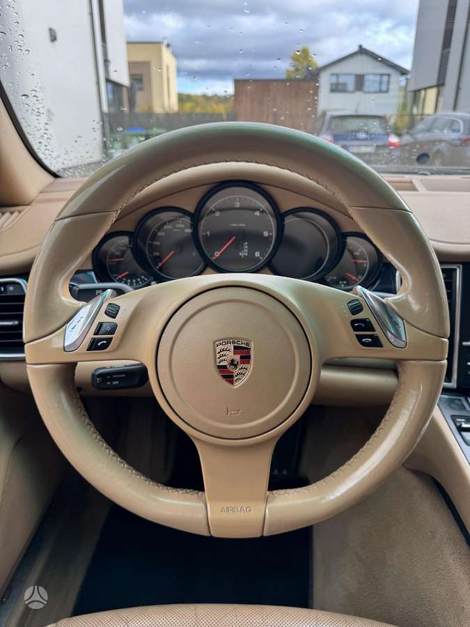 Porsche Panamera - 11