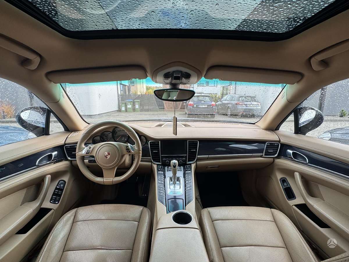 Porsche Panamera - 12