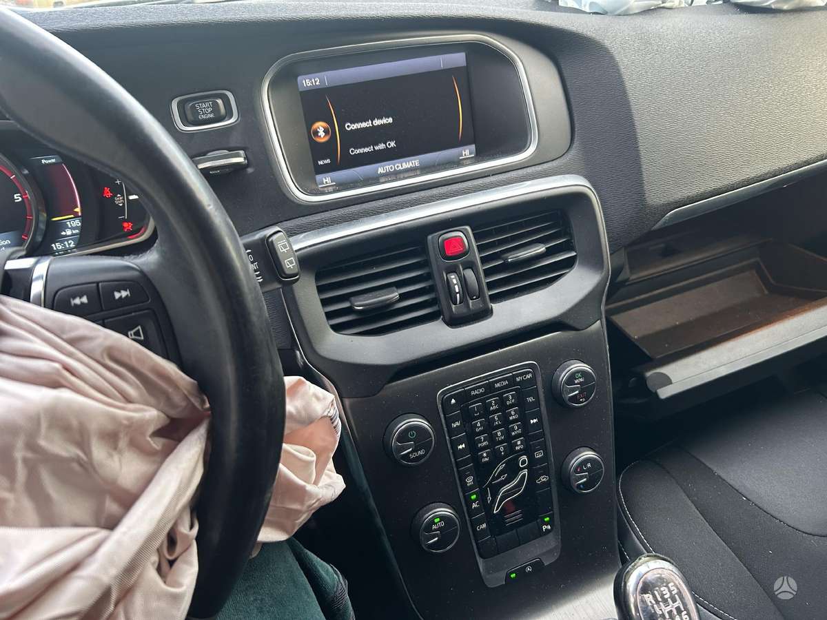 Volvo V40 Dalis pristatome