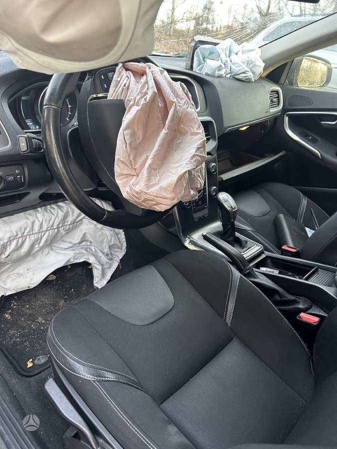 Volvo V40 Dalis pristatome