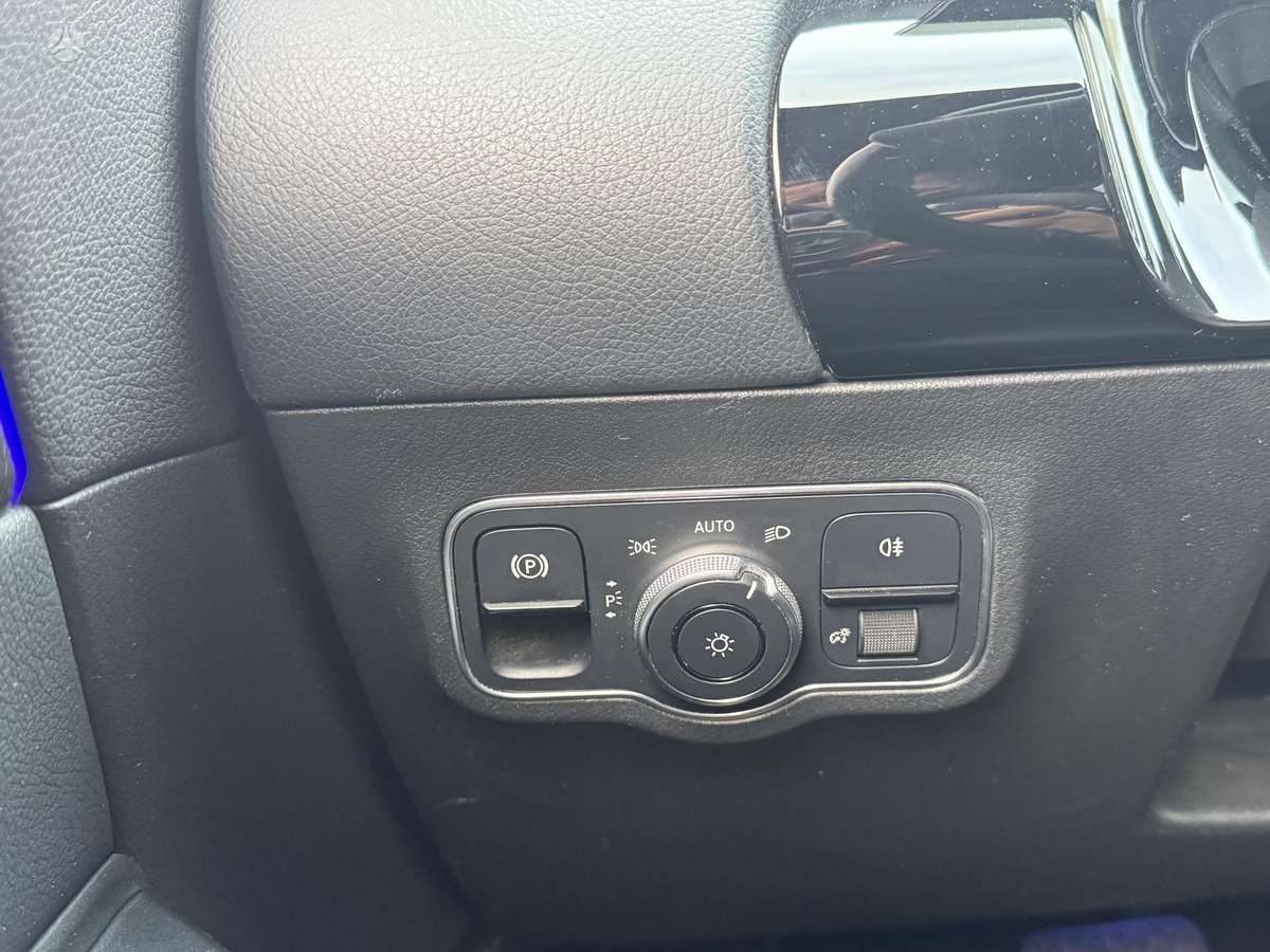 Mercedes-Benz EQA, 74 kWh, hatchback