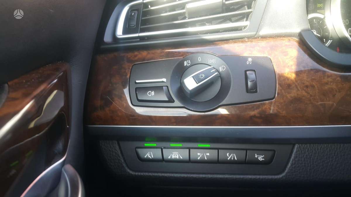 BMW 750, 4.4 l., Седан