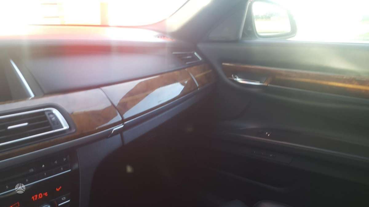 BMW 750, 4.4 l., Седан