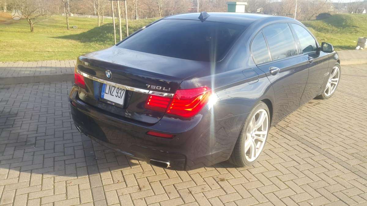 BMW 750, 4.4 l., Седан