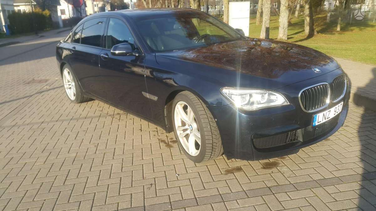 BMW 750, 4.4 l., Седан