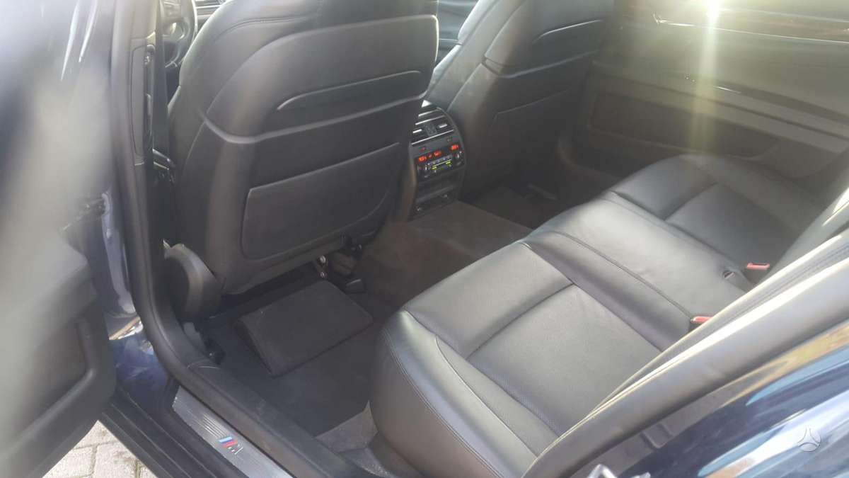 BMW 750, 4.4 l., Седан