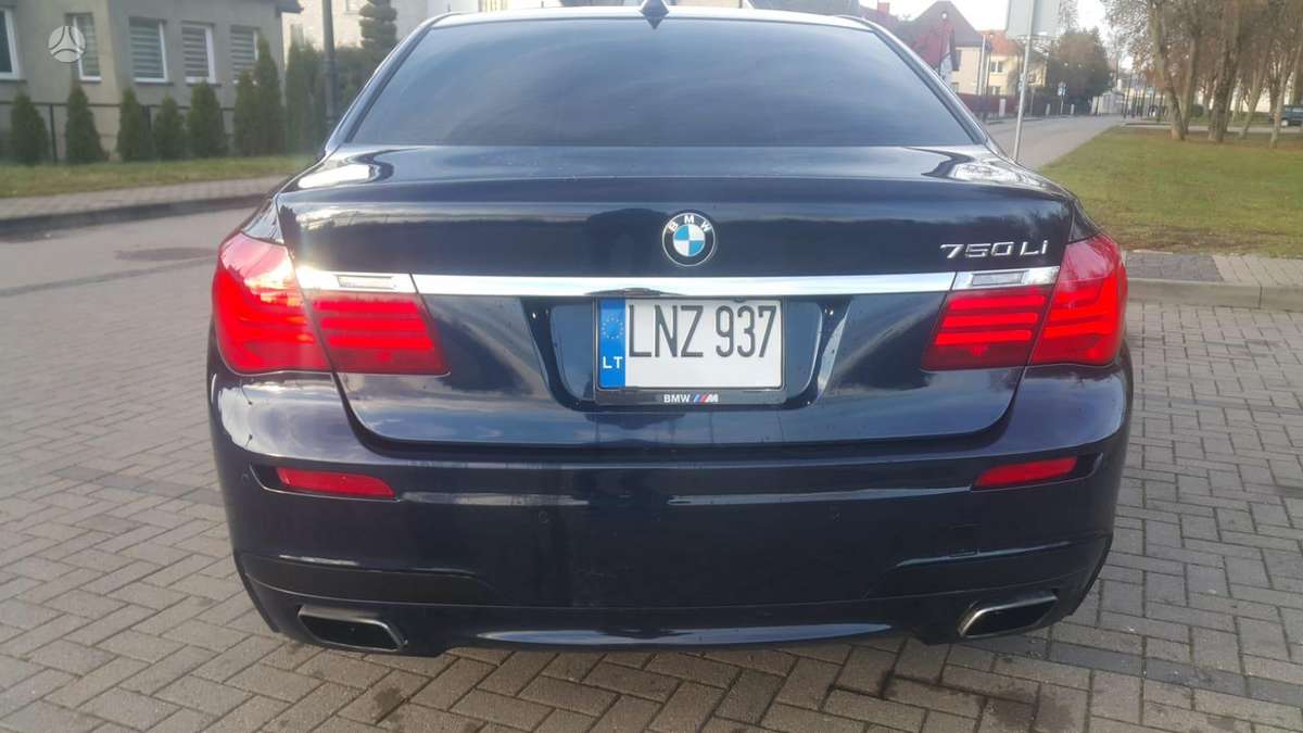 BMW 750, 4.4 l., Седан
