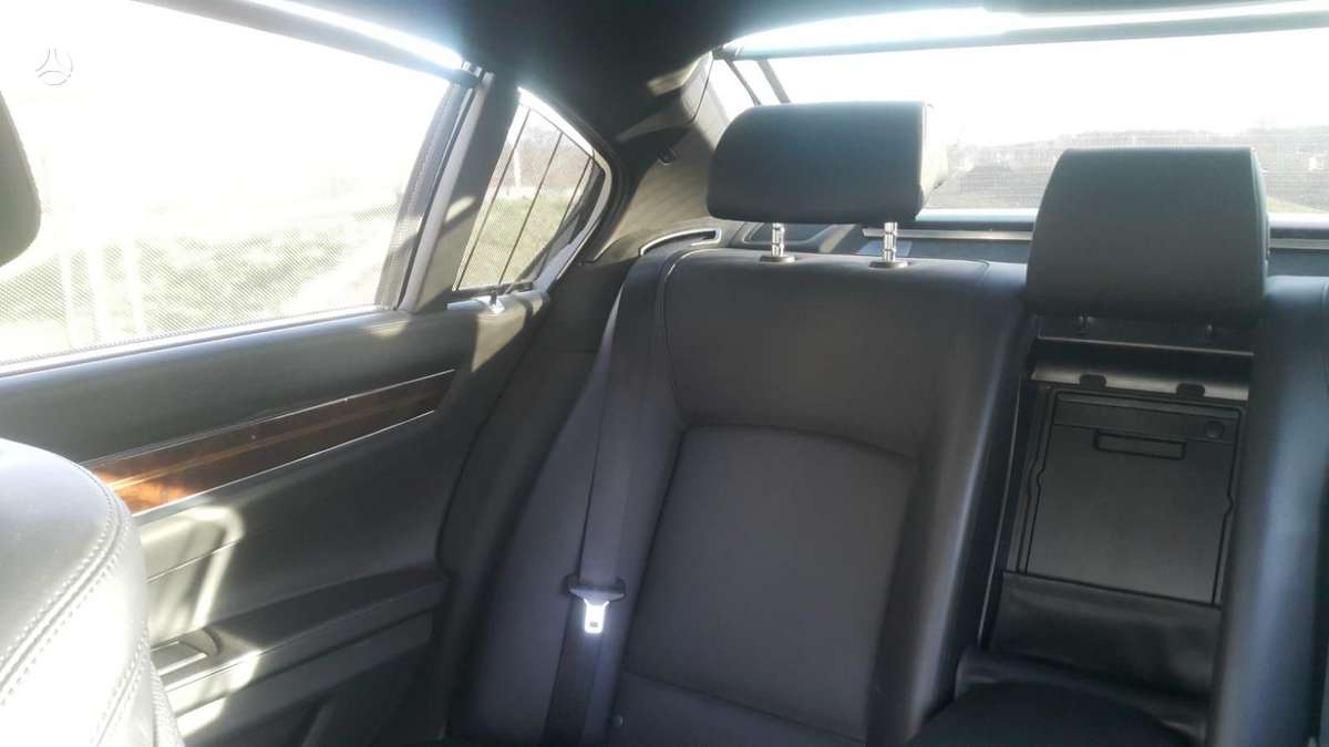BMW 750, 4.4 l., Седан