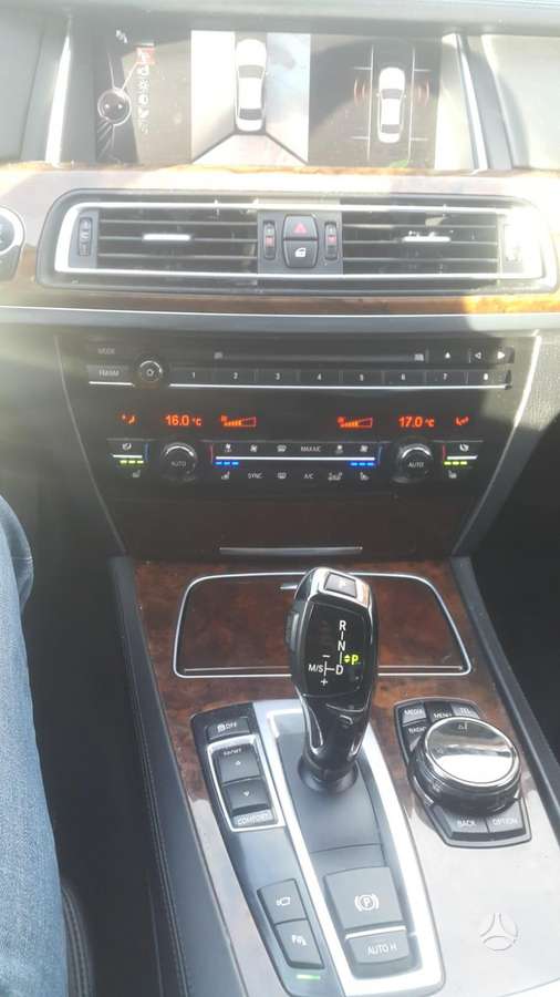 BMW 750, 4.4 l., Седан