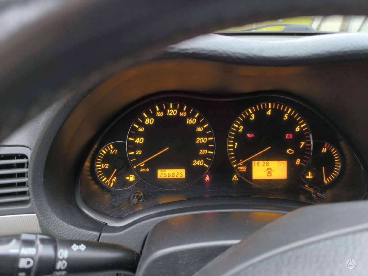 Toyota Avensis - 6