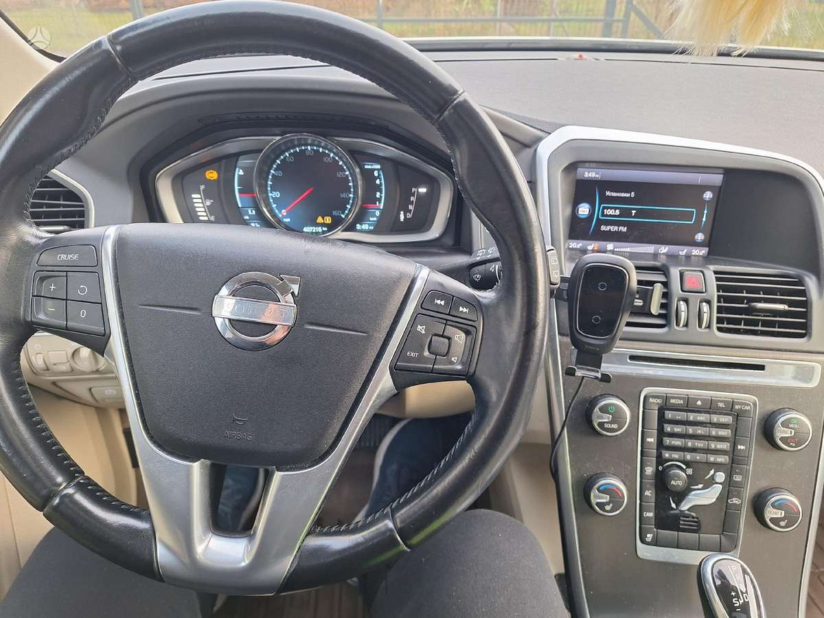 Volvo XC60, 3.2 l., off-road / crossover