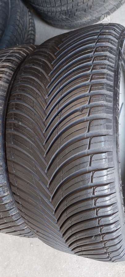 BF Goodrich, всесезонные 235/40 R19